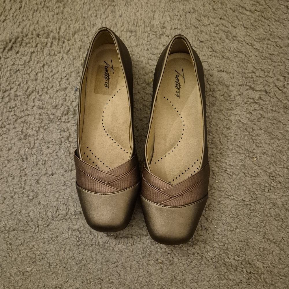 Easy Street Bronze and Brown Women's Flats